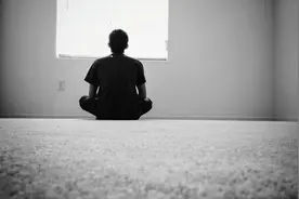 心理学家研究表明：抑郁症的根源与精神情感有关图片