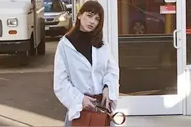 衬衫的这4种“时髦穿法”，简单易学还耐看，别说你还不知道图片