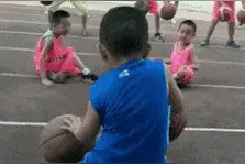 搞笑GIF：你们可以模仿我的动作，但是模仿不了我的妖娆图片