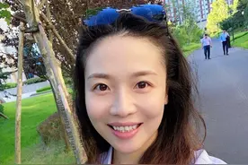 女排奥运冠军魏秋月生子：抱着儿子送丈夫出征图片