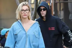 看比伯夫妇街拍穿搭，比伯不再邋遢，海莉更时尚，诠释爱情真谛图片