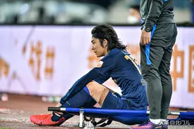 骨折重伤：中超31岁悍将紧急送医，离开赛区回京治疗图片