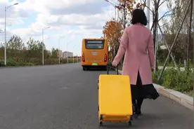 小米有品轻量旅行箱 3层PC靓色加持 女生差旅首选图片