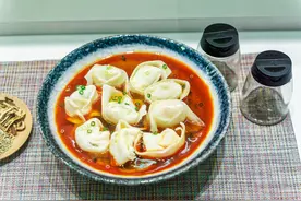 四川版家常红油抄手，今天揭秘抄手是怎样做的，吃着鲜香嫩滑图片