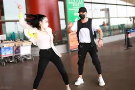 加入女团钟丽缇是专业的！机场带着老公一起跳起来，入戏太深了图片