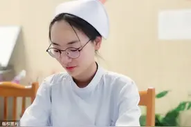 实习护士做了这件事，单位知道后直接录用图片