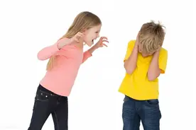 孩子爱打人，该怎么教育？家长试试这几个办法，对管教孩子很有用图片