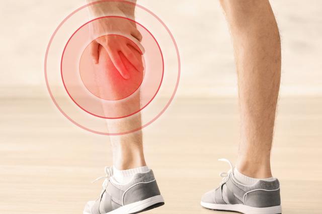 半夜腿抽筋，疼到久久不能缓解，酸爽背后竟是躺枪了这7大元凶