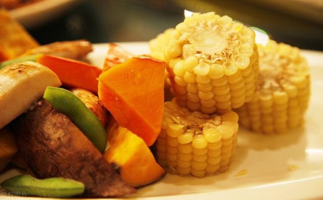 减脂期间每天摄入多少碳水为宜？低碳饮食真的那么健康吗？未必