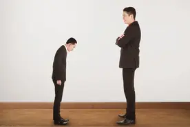 与领导相处，不用“低三下四”，学会4个手段，领导也会重用你图片