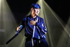 唱歌技巧:教你三个快速开嗓技巧，唱出撕心裂肺的高音图