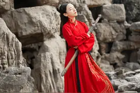 交领襦裙汉服意浓，绣花图案精巧简约，款式日常时尚百搭图片