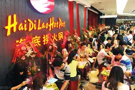 职场百科：海底捞店长月薪12万？看普通员，工薪资福利简直豪横图片