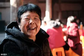 故事：母亲去世，孝顺儿子留足11个月下葬，办完丧事他却不敢回家图片