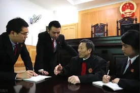 从业十年后告诉你：当法官难还是当律师难图片