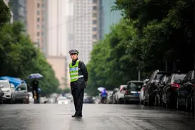 辅警编制改革现状：月薪1万元，能转正，做辅警也能看到希望图片