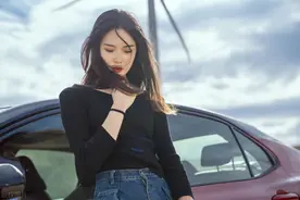 壁纸：很多的梦，在等待着进行，而我已分不清，是友情，还是爱情图片
