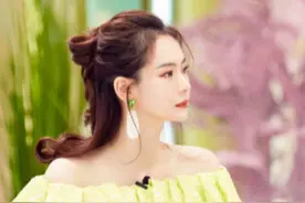 戚薇：黄白色露肩上衣清新又时尚，简单大方又充满高级感！图片