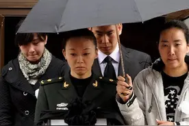 陈招娣女儿接受专访，落泪追忆母亲，致敬这位女排“独臂将军”图片