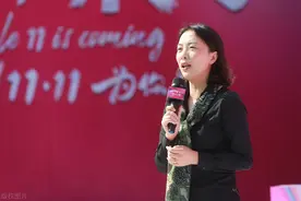 3位人生逆袭的女前台：她20年前成亿万富豪，她马上要赚35亿图片