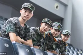 笑，对当兵很重要，可是很少有人会知道，建议要懂图片