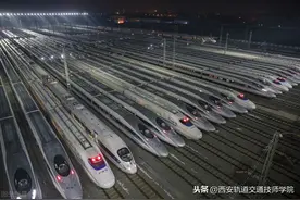 初中毕业去学高铁乘务图片