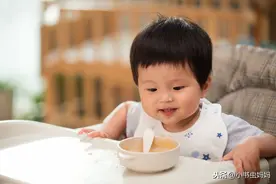 宝宝不愿意吃辅食怎么办？父母用这4个方法，轻松让娃爱上吃辅食图片