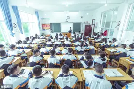 年轻老师的困惑：一辈子在普通中学教书，幸福感和成就感在哪里？图片