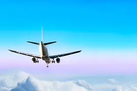 「诗歌」我在繁华的十字路口，孤独地仰望远方的城市图片