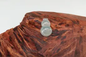 冰种晴底天然翡翠小葫芦 翡翠之中小精致图片