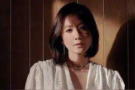 金喜爱ELLE Korea六月刊，《夫妻的世界》之后秀身材，优雅从容图片