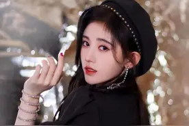 鞠婧祎不敢露右脸真相，左右脸颧骨不对称，右脸不流畅靠刘海修饰图片