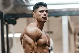 手臂肌肉总是练不厚？做好这些细节，帮你练出马蹄形肱三头肌图片