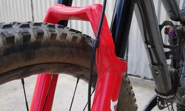 四款性价比爆表的Trail前叉，谁更胜一筹？