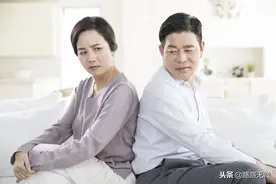 嫌弃前妻人老珠黄，40岁再婚娶95后年轻姑娘，婚后生活更艰辛图片