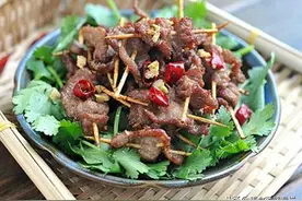 孜然牙签肉，外酥里嫩！夜宵时间！吃起来！​​​​图片