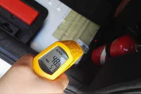 夏天停车后，车窗留条缝真能降温吗？过来人说出答案：别糊涂图片