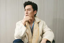 靳东如今身价名气暴涨，但却拒绝拍片酬8000W综艺，好样的图片
