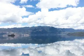 摩梭人的母亲湖，一眼万年泸沽湖：这里姑娘好看，烧烤好吃图片