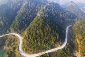 中国农村公路常常只有3米5宽，就不能再修宽一点吗？图片