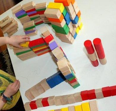 脑科学家：孩子玩积木不是简单叠搭，这些高级玩法让孩子更聪明