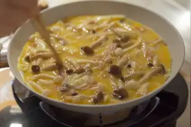 清真蔬菜烘蛋，5种食材做出像蛋糕又像披萨一样的早餐，像吃蛋糕图片