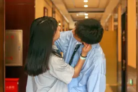 恋爱5年，和男友的父亲相处3天后，她瞬间打消了结婚的念头图片