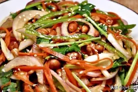 简单美味凉拌菜，5种蔬菜搭配在一起，又香又辣又下饭，全家爱吃图片