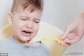 宝宝加辅食后每天要喝多少奶？不吃辅食怎么办？4大常见问题汇总图片