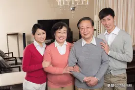 男人不要用孝顺来“绑架”婚姻，要把夫妻关系，排在父母关系之前图片