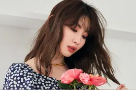 小岛阳菜近照曝光，优雅知性清纯可人图片