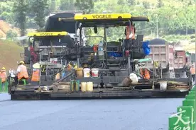 高速公路建设者：“暑”你最美，致敬文山高温下的坚守图片
