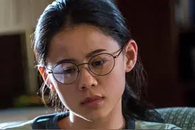 主角是美国人收养的中国女孩，预定了2020年最好的校园爱情电影图片