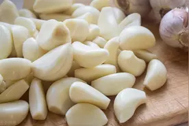 常吃的4种食物为什么有时候会变绿？变绿后还能吃吗？图片